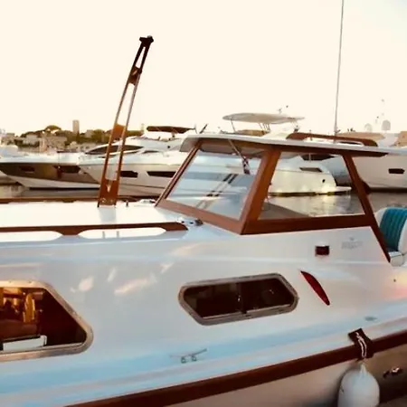 Boat-hotel Vcb Centre-ville