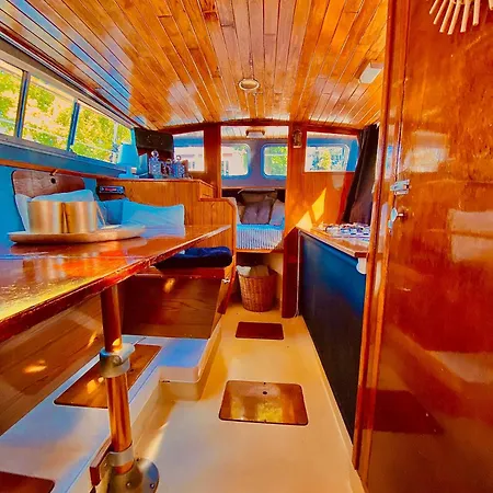 Boat-hotel Vcb Centre-ville *