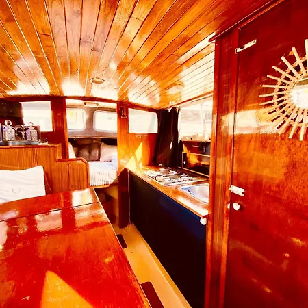 Boat-hotel Vcb Centre-ville *