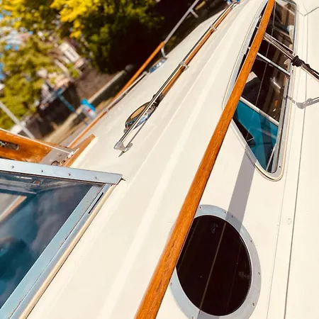 Boat-hotel Vcb Centre-ville