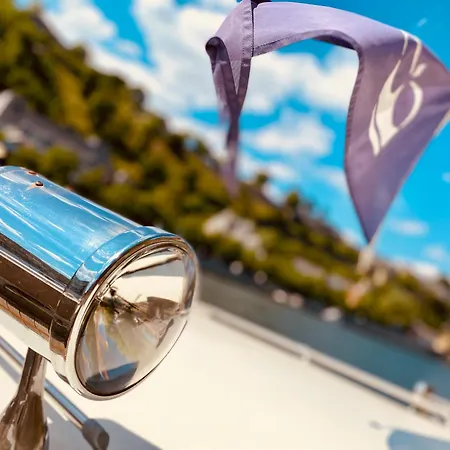 Botel Boat-hotel Vcb Centre-ville *
