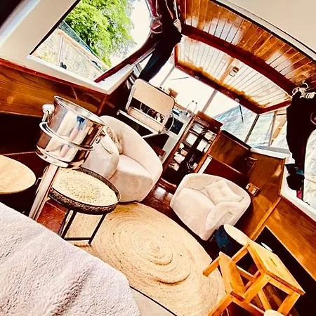 Boat-hotel Vcb Centre-ville * Namur