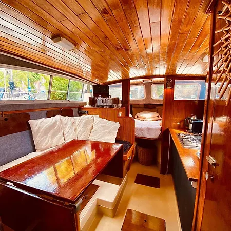 Boat-hotel Vcb Centre-ville