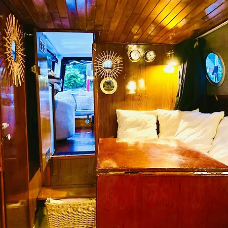 Boat-hotel Vcb Centre-ville Bådhotel