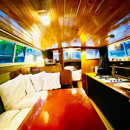 Boat-hotel Vcb Centre-ville *