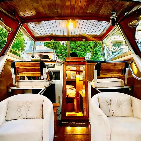 Botel Boat-hotel Vcb Centre-ville *